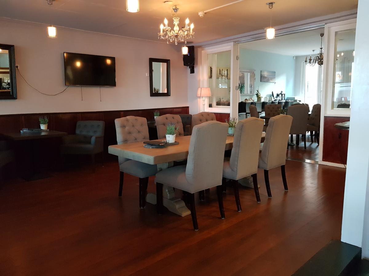 Cafe Pension The Chandelier Terneuzen Exteriör bild